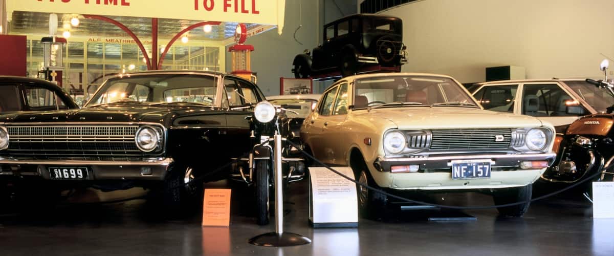 Museo Nacional del Motor ofreciendo vistas de interior