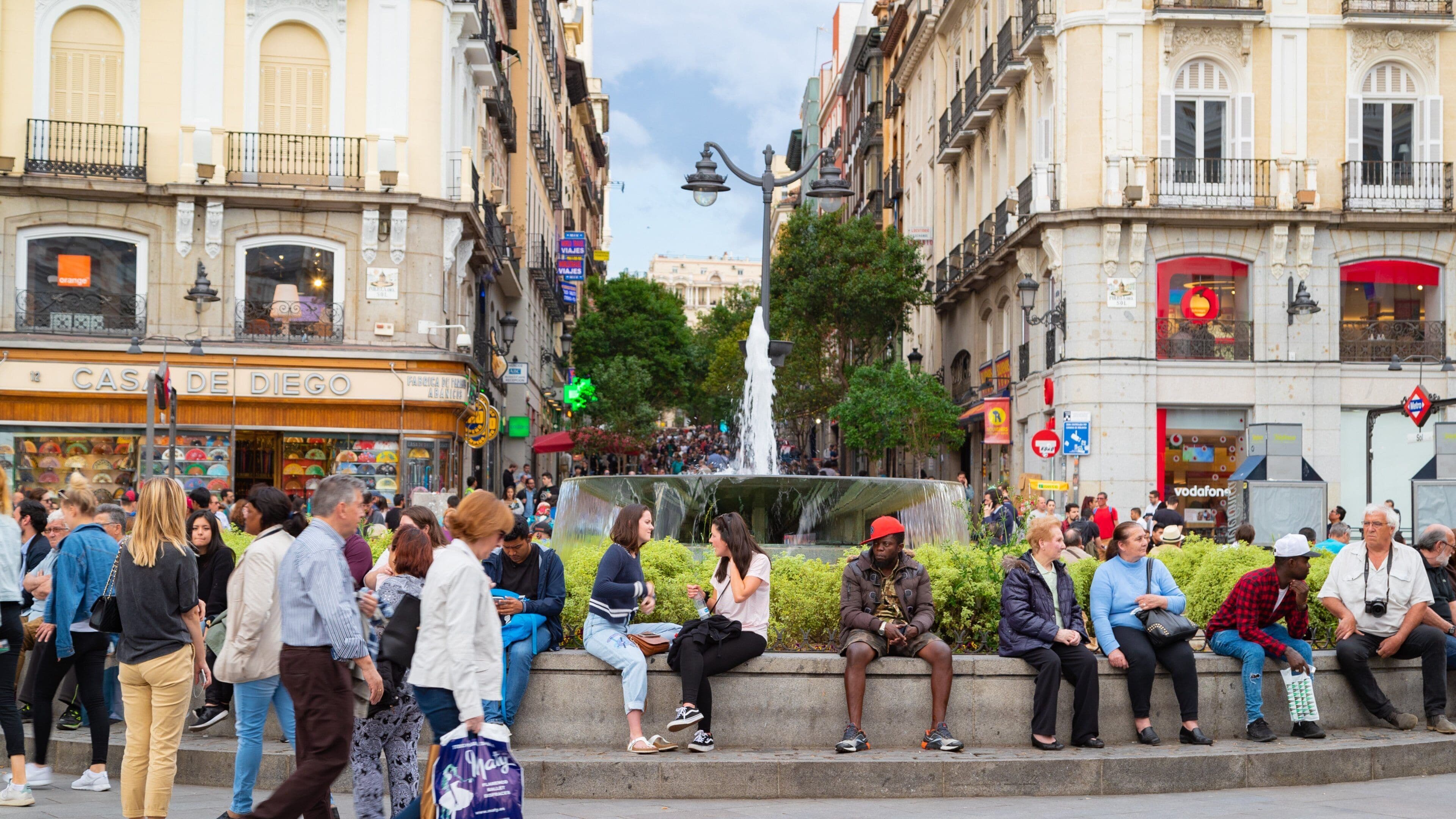 Puerta del Sol which includes a fountain, a city and street scenes