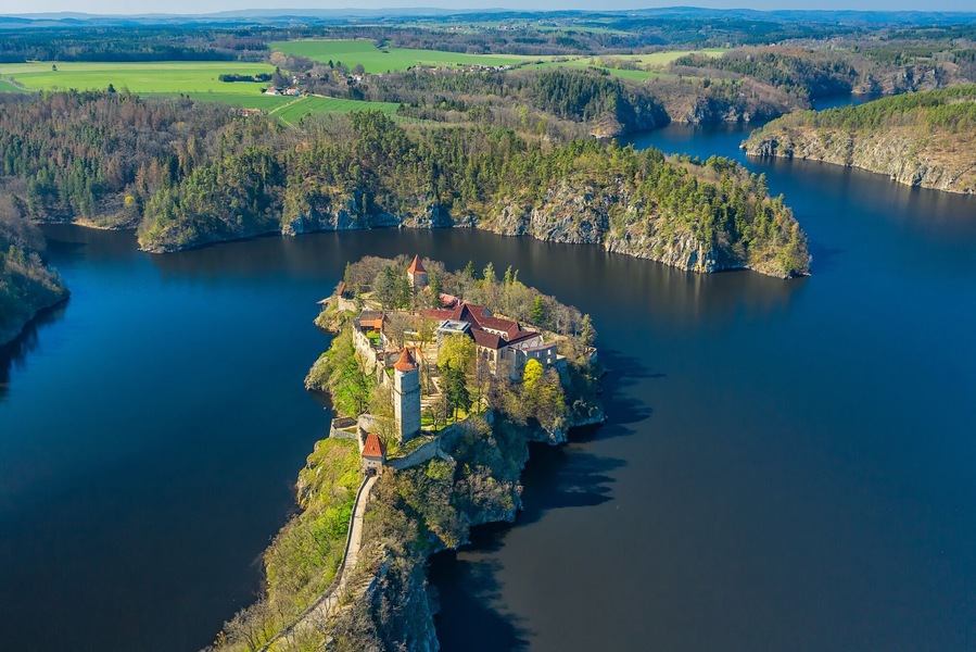 Originally a small complex, the castle was continuously extended until 1278. After the Přemyslid dynasty died out in 1306, Zvíkov became property of the Rožmberk family. After 1337 the settlement under the castle has been fortified, as a part of thorough repairs. Its fortifications were so strong that even the Hussites, during the Hussite Wars, besieged it for four months in 1429, but found it a tough nut to crack and failed to take it. To protect against heavy artillery its walls were further strengthened