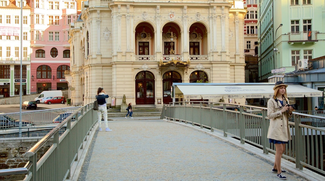 Stadsschouwburg van Karlovy Vary inclusief een stad