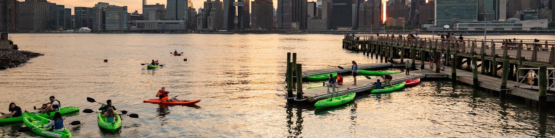 Gantry Plaza State Park showing a bay or harbor, a city and kayaking or canoeing
