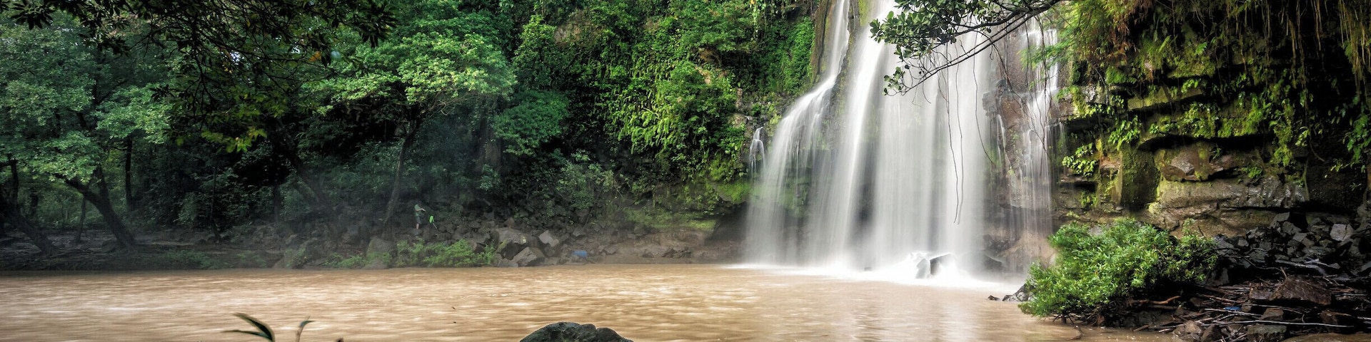 The Llanos de Cortez Waterfalls are located just 30min from Liberia, in Guanacaste Province. It's one of Costa Rica's most spectacular & easy to access waterfalls. Scramble down a short, steep trail to reach the spectacular 12m-high, 15m-wide waterfall, which you’ll hear before you see. The falls drop into a tranquil pond with a white sandy beach that’s perfect for swimming and sunbathing.
#River