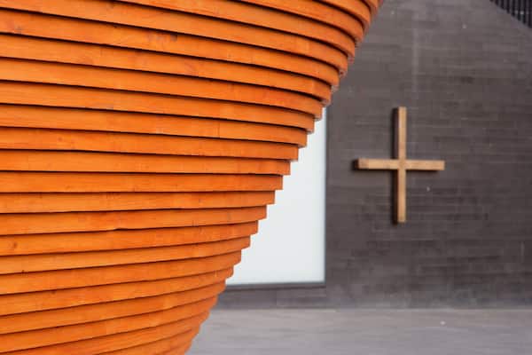 Kamppi Chapel welches beinhaltet Kirche oder Kathedrale