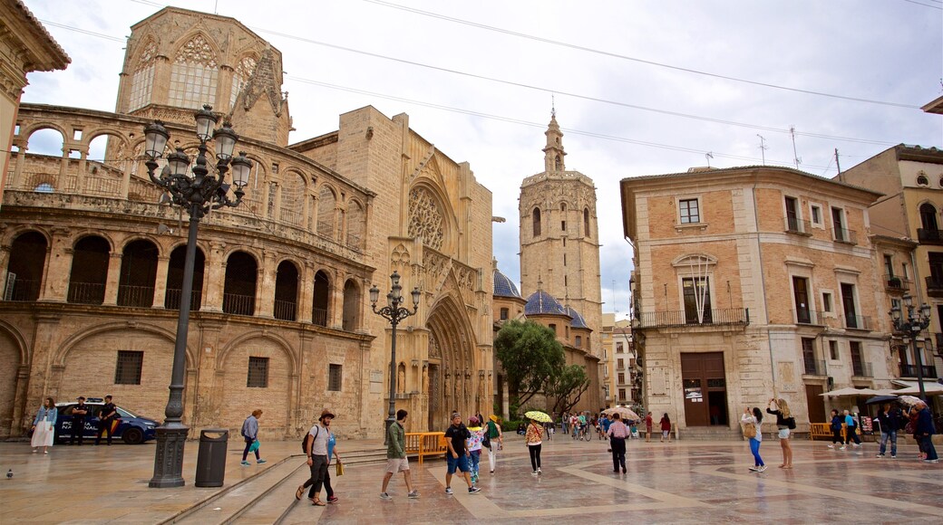 Valencia Cathedral featuring a square or plaza and heritage architecture