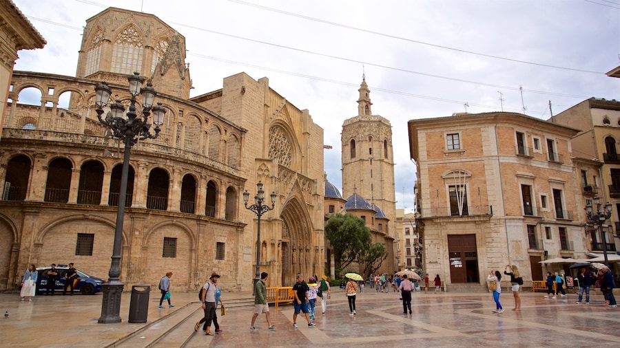 Valencia Cathedral featuring a square or plaza and heritage architecture