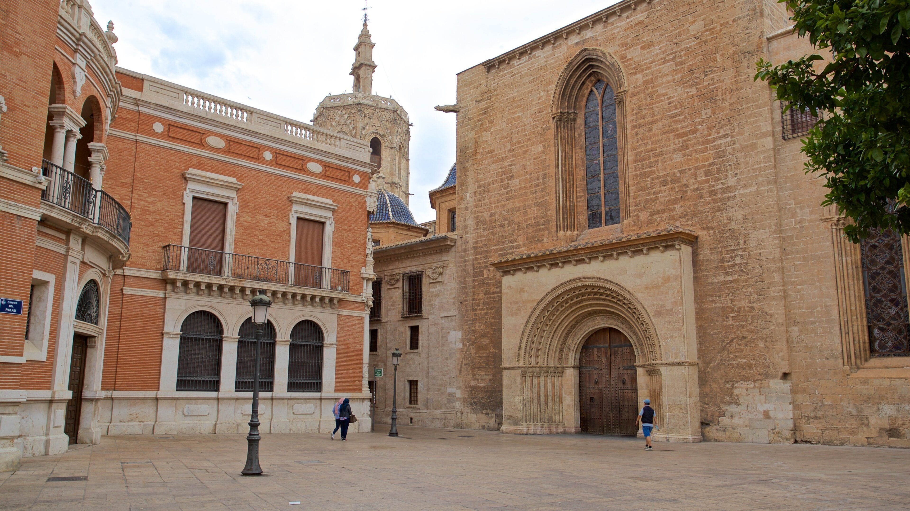 Valencia Cathedral showing heritage architecture and a church or cathedral