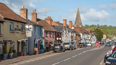 Stockbridge, Hampshire, England, UK. 2021. Stockbridge main street with colourful buildings where drovers drove their sheep and cattle. One of the smallest towns in United Kingdom