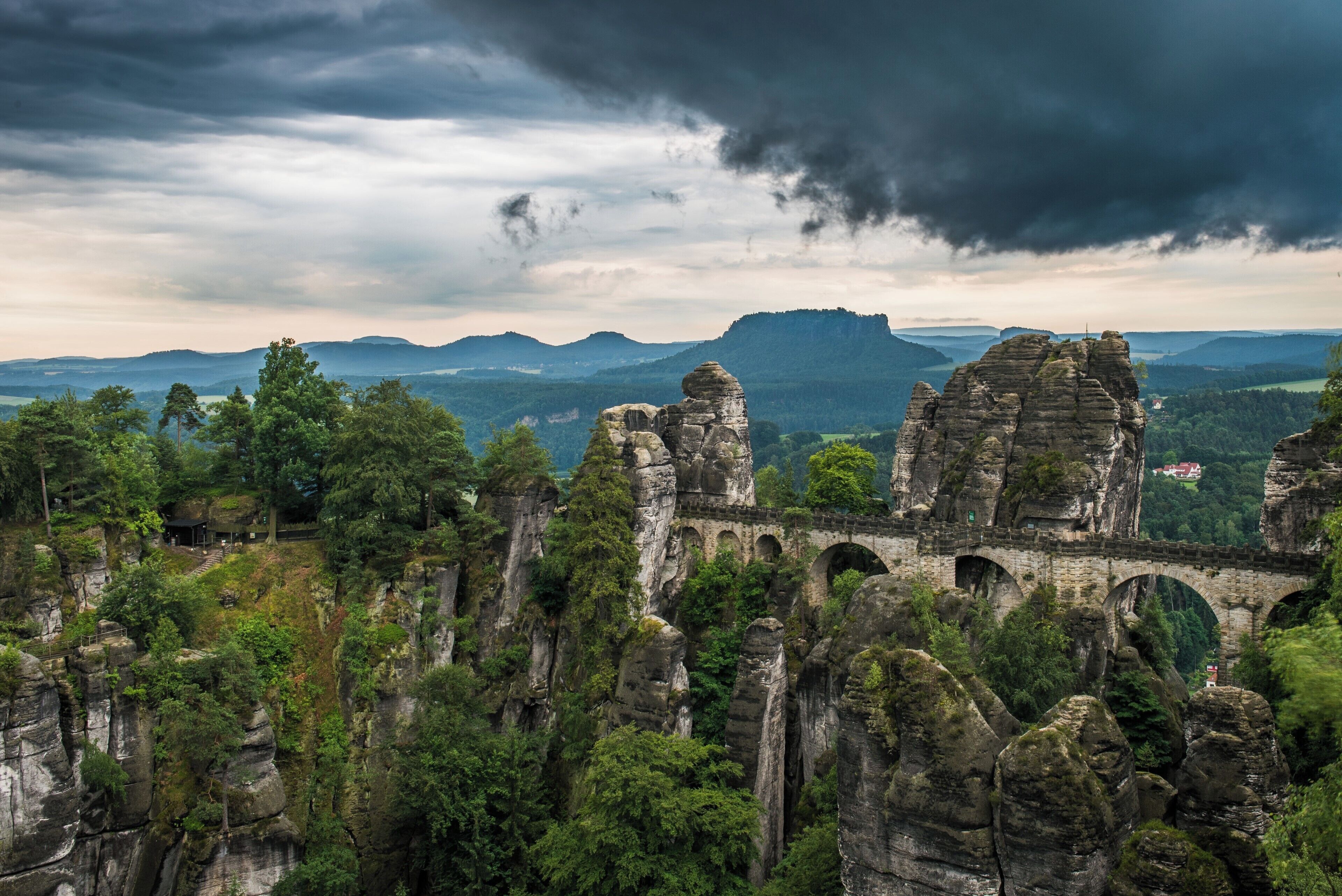 When you hike and get showered by rain at 6 am, it's quite satisfying to end up with this kind of images.
It's been way too long I didn't go out of my confort zone like that, and am ready to jump out of it! 
#BvSCrete