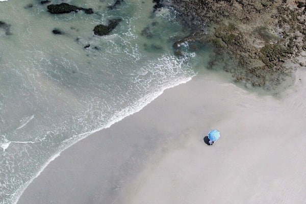 #AboveItAll #Amazon #ultralight
Voando sobre a Amazônia
Salinópolis
Estas fotos foram tiradas, ao longo de vários anos, cobrindo uma vasta área que vai da ilha do Marajó até Salinópolis passando por Mosqueiro, Cotejuba, Vigia, Outeiro, Marieta, Belém e muito mais. A grande maioria foi tirada a bordo de um ultraleve pilotado por meus filhos a quem dedico estas fotos.
Flying over the Amazon
Salinópolis
These photos were taken over several years, covering a wide area from the island of Marajó to Salinópolis passing through Mosqueiro, Cotejuba, Vigia, Outeiro, Marieta, Belém and much more. The vast majority was taken aboard an ultralight aircraft piloted by my children to whom I dedicate these photos.