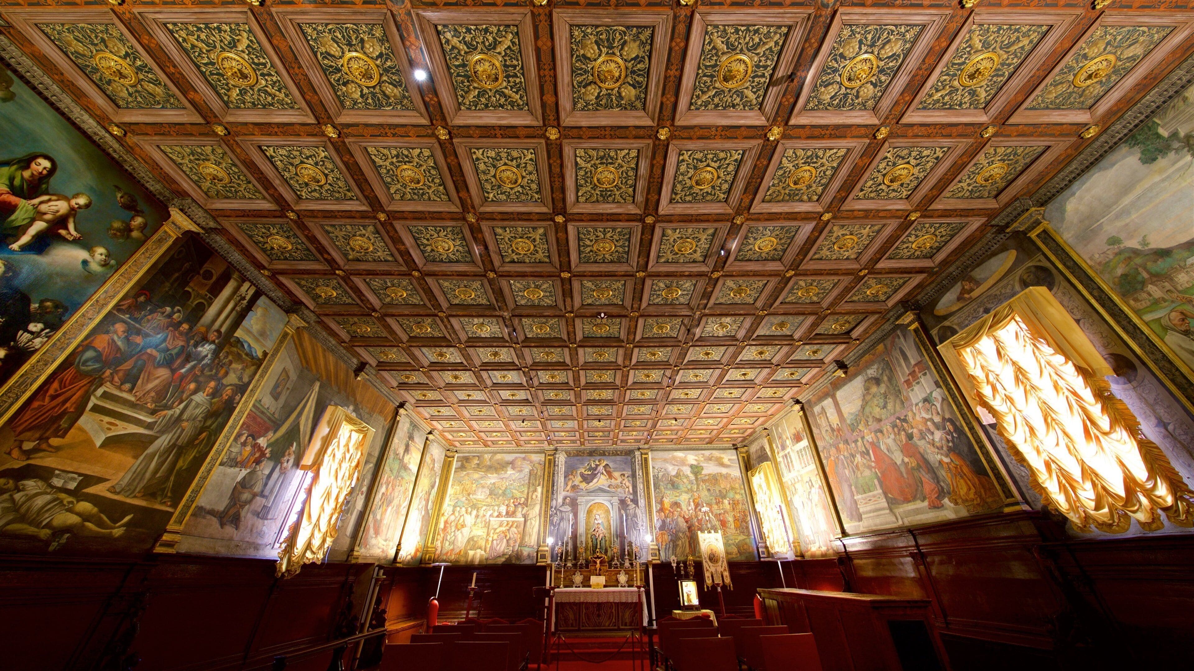 Scoletta del Santo which includes heritage elements, art and interior views