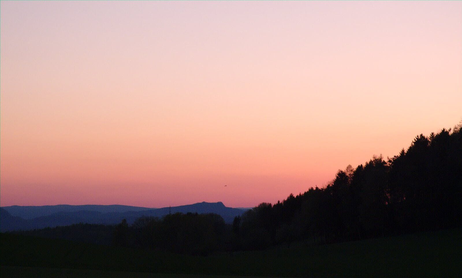 500px provided description: Blogpost: http://www.jenseitsderfenster.de/2015/04/19/nach-bodman/ [#red ,#ski ,#shadow ,#sundown ,#woods ,#hills ,#konstanz ,#lowlight]