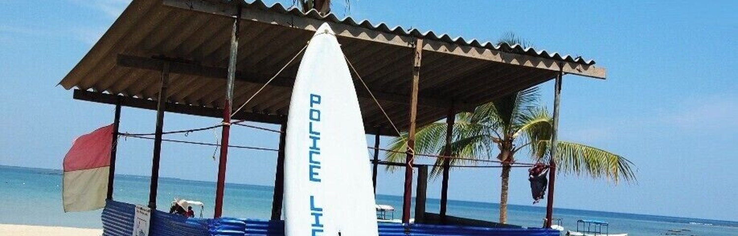 Passekudah is a great place for sea bathing. Clear water and not too deep. The most special thing is very less waves here.