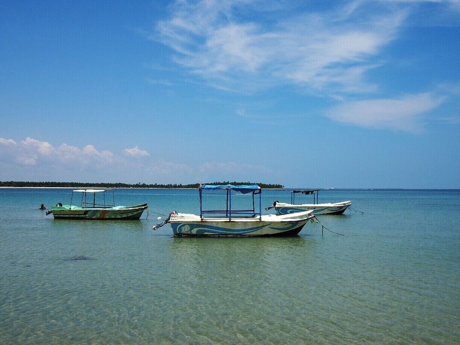 This is one among the famous beaches in Sri Lanka. Water is crystal clear through-out the year except in monsoon months. There are several star hotels along the coast where you can spend your holidays fruitfully. According to me, "Malu Malu" is the best accommodation though it is quite expensive.
Sun bathing or hiding yourself under a Palmyra tree are very exiting ways of relaxing in this amazing beach. And also you can take a guided boat tour according to your interest. Probably, you can see lots of corals and variety of colourful fish while riding the boat. If you are lucky enough, you will be able to snap a sea turtle too.