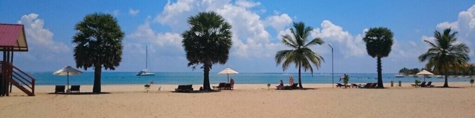 Paasikudah beach Sri Lanka is for those with serious beach-lusting! SECRET TIP: Seas are 'bluest' & 'calmest' from April to September. Try some guided snorkeling and sailing with Ayu in the Wild Holidays www.ayuinthewild.com