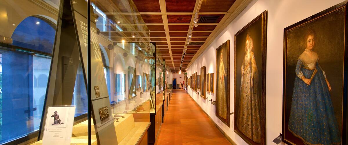 Eremitani Town Museums which includes religious elements, art and interior views