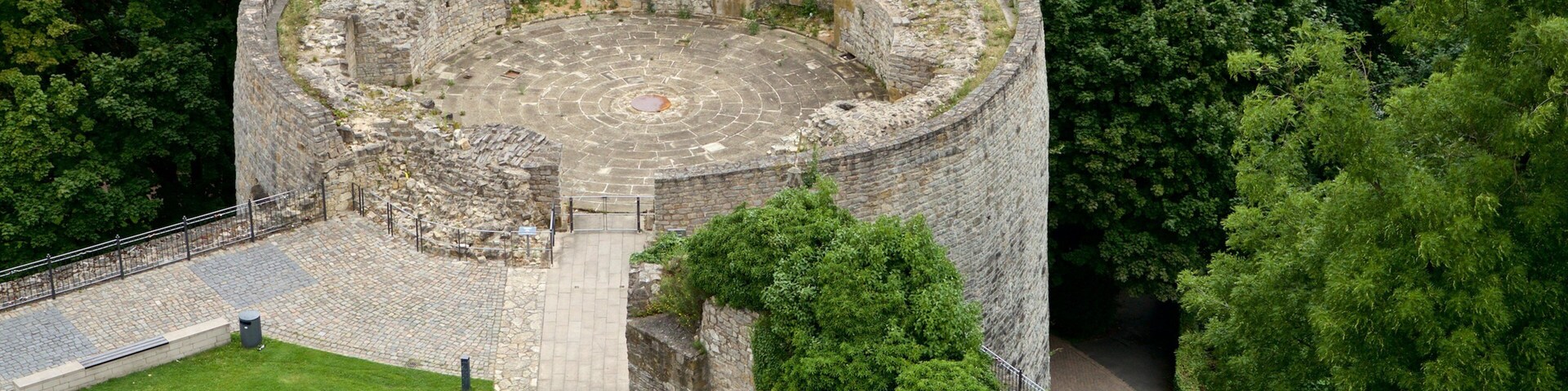 Sparrenberg Castle showing a castle and heritage elements