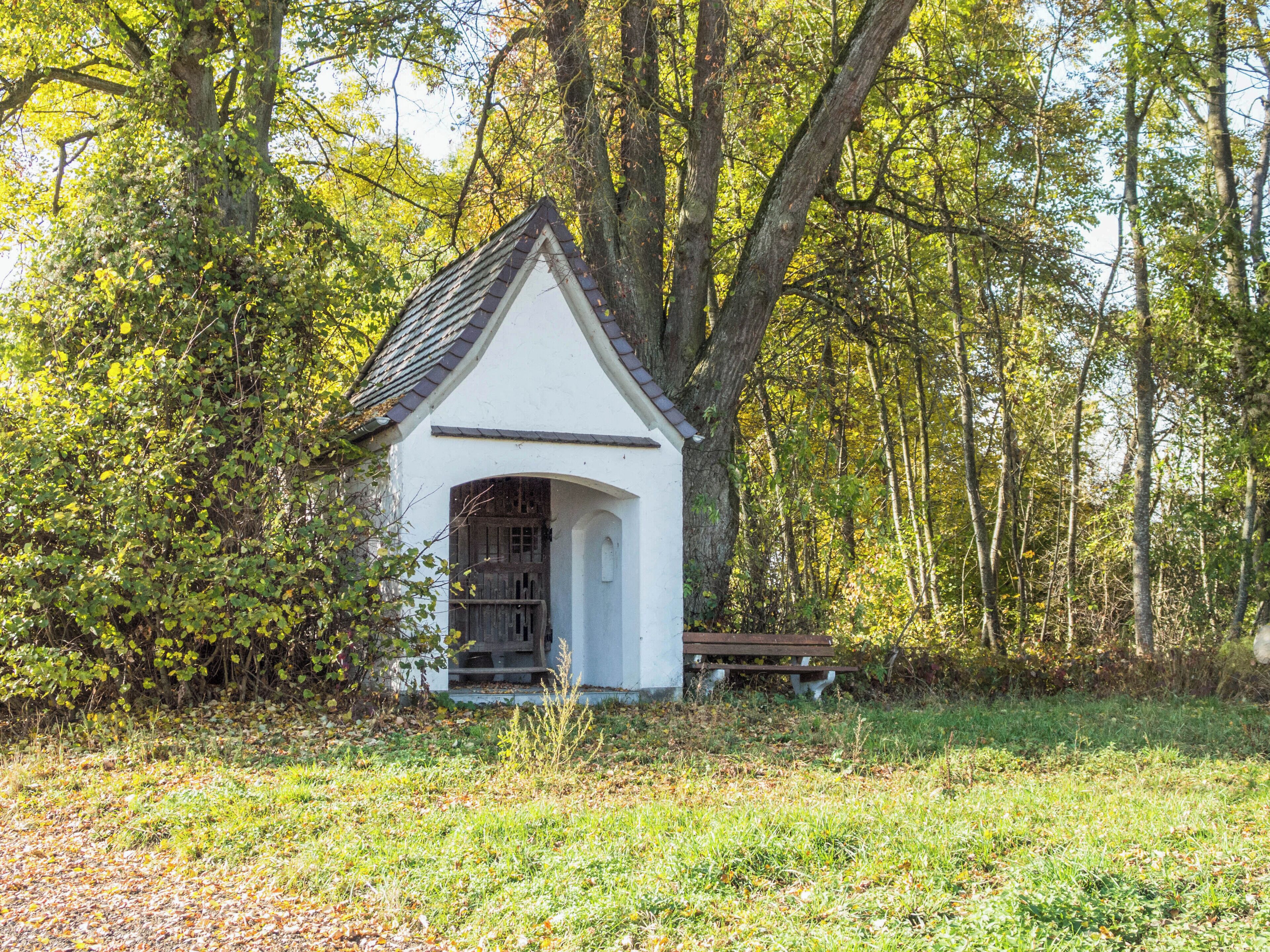 This is a photograph of an architectural monument. It is on the list of cultural monuments of Bayern, no. D-7-73-164-9