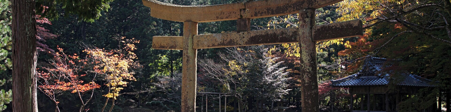The ruins of Fukumoto Jinya are the present Otoshi-jinja, Kamikawa, Hyogo prefecture, Japan