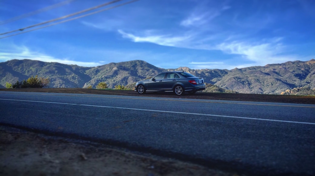 "The Santa Monica Mountains is a coastal mountain range in Southern California, paralleling the Pacific Ocean. It is part of the Transverse Ranges. Because of its proximity to densely populated regions, it is one of the most visited natural areas in California. Santa Monica Mountains National Recreation Area is located in this mountain range." - wikipedia #hiking