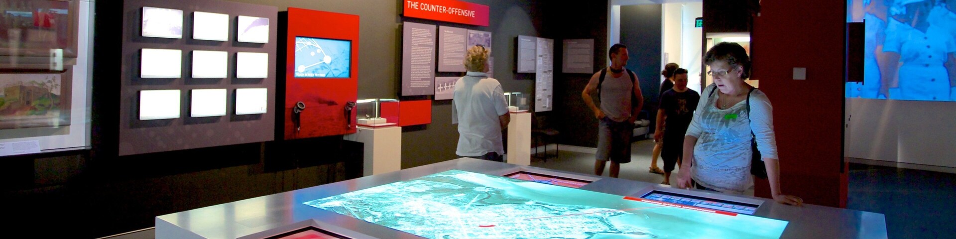 Defence Of Darwin Experience mostrando arte y vistas de interior