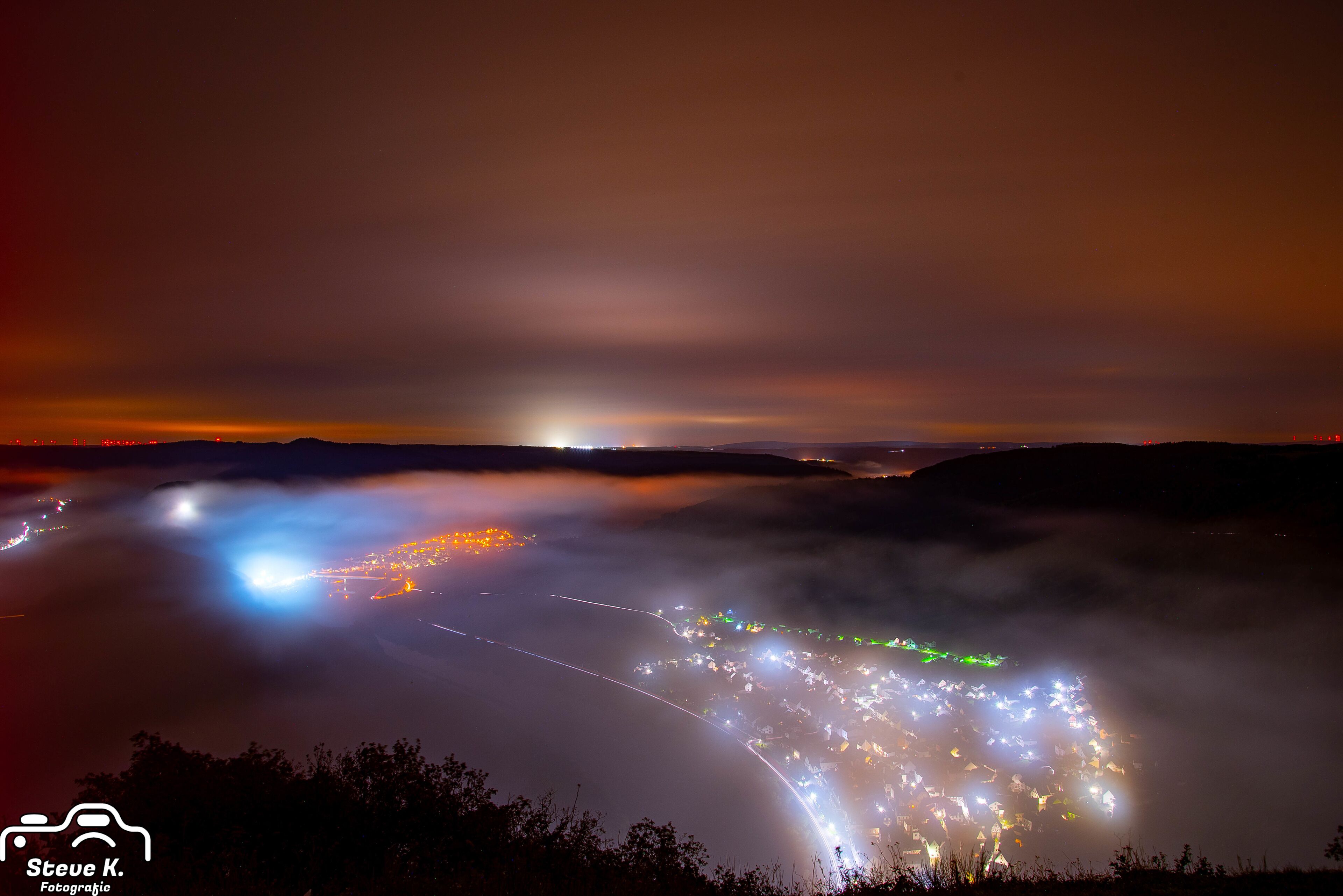 Moselschleife bei Nacht.