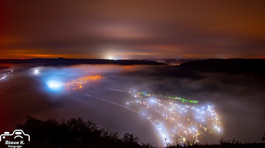 Moselschleife bei Nacht.