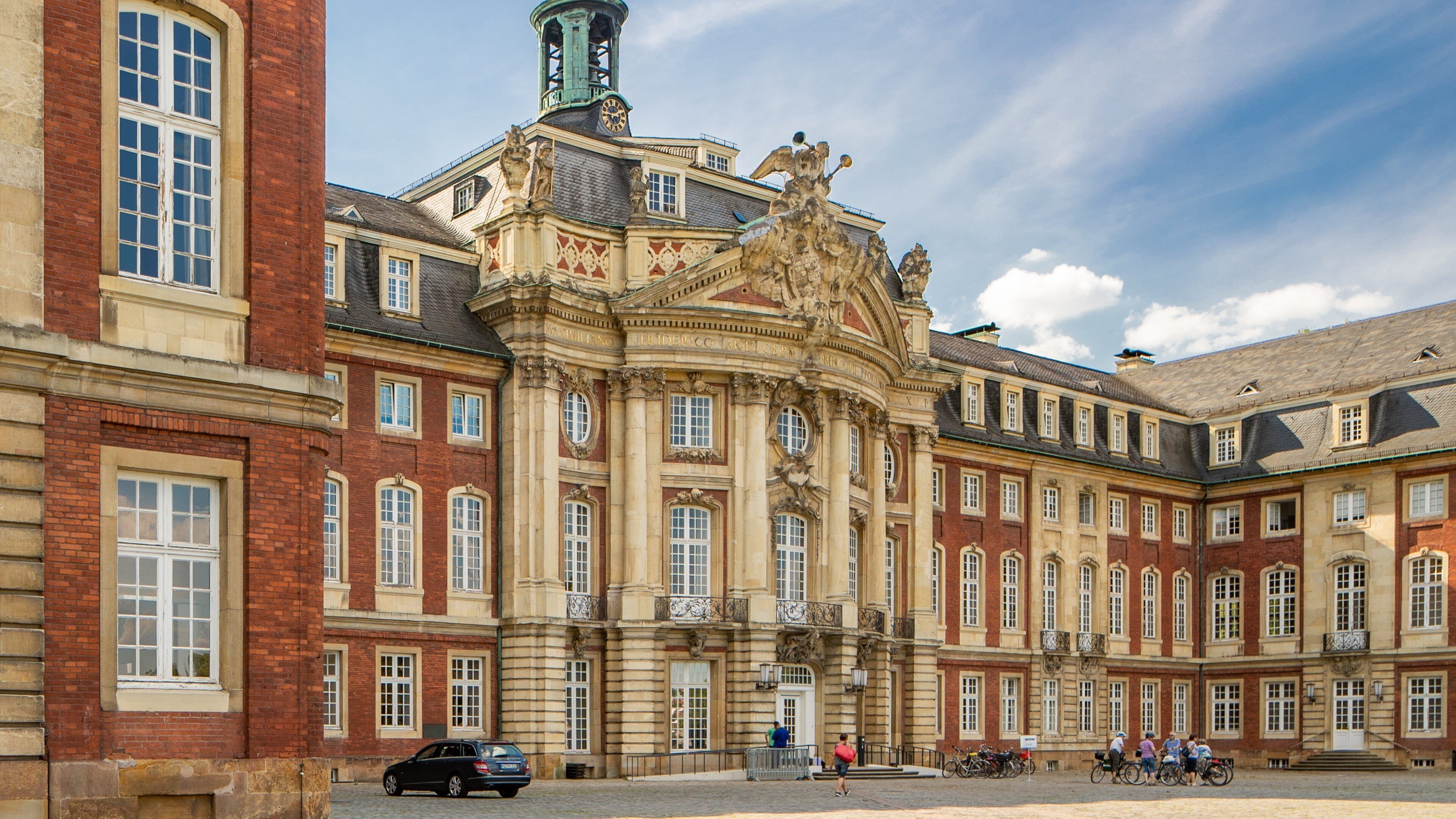 Münster Castle which includes a castle and heritage architecture