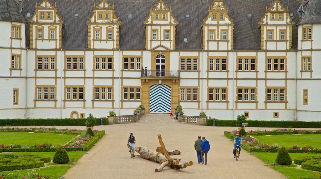ChĂąteau de Neuhaus montrant patrimoine architectural, jardin et chĂąteau ou palais