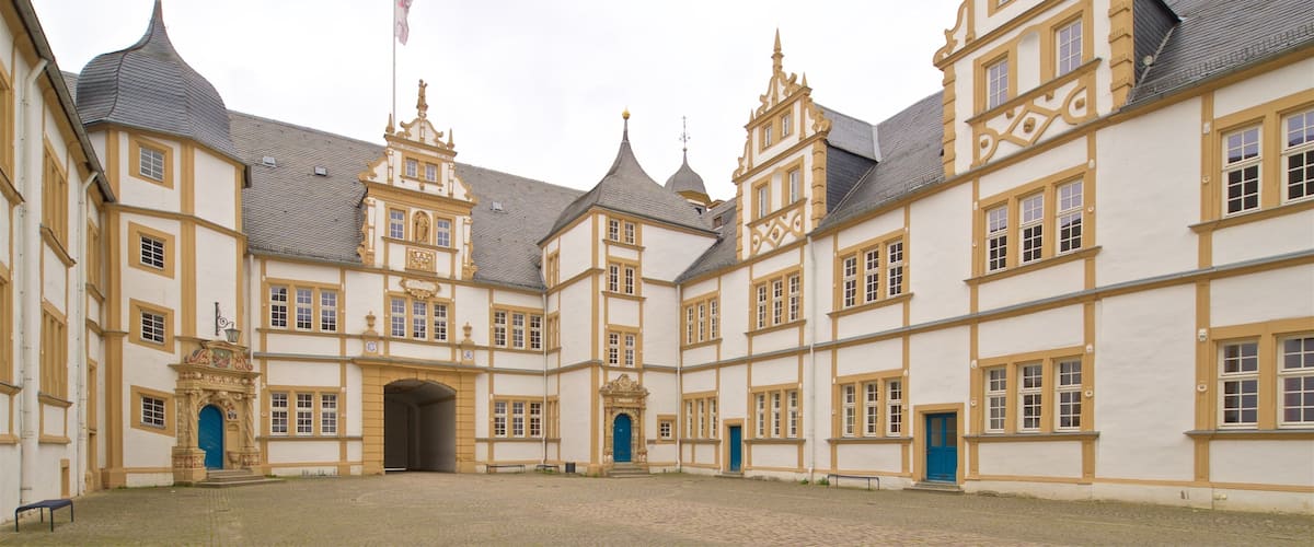 Castillo Neuhaus mostrando patrimonio de arquitectura
