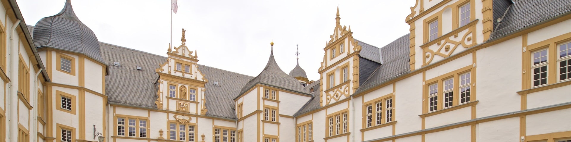 Castillo Neuhaus ofreciendo arquitectura patrimonial