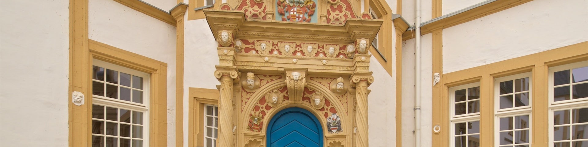 Neuhaus Castle showing heritage elements