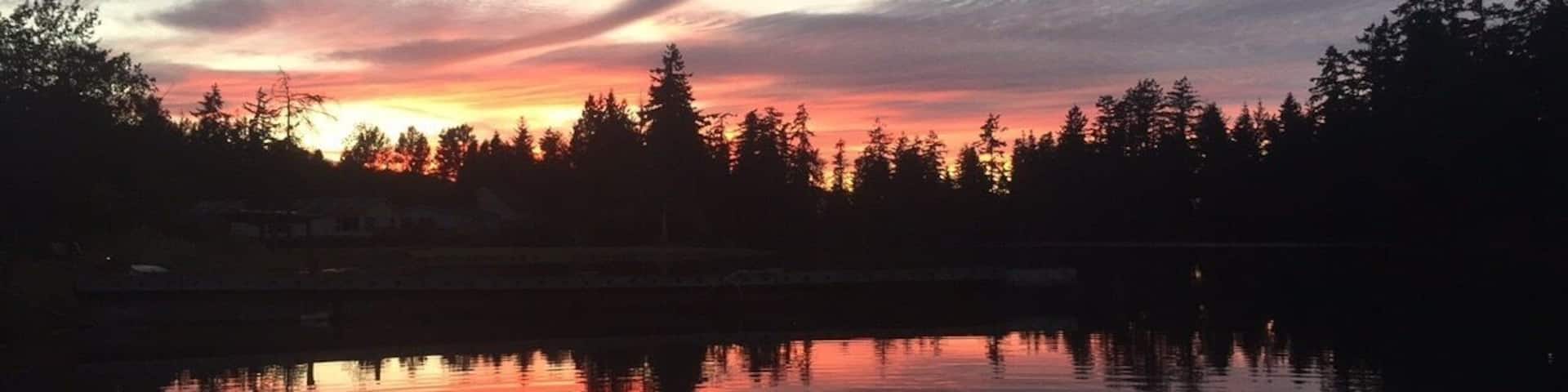 I gotta say between the beautiful trees of and it’s stunning sunsets just above the water, Washington definitely has my heart!