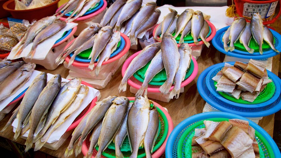 Mercado Gukje mostrando mercados y comida