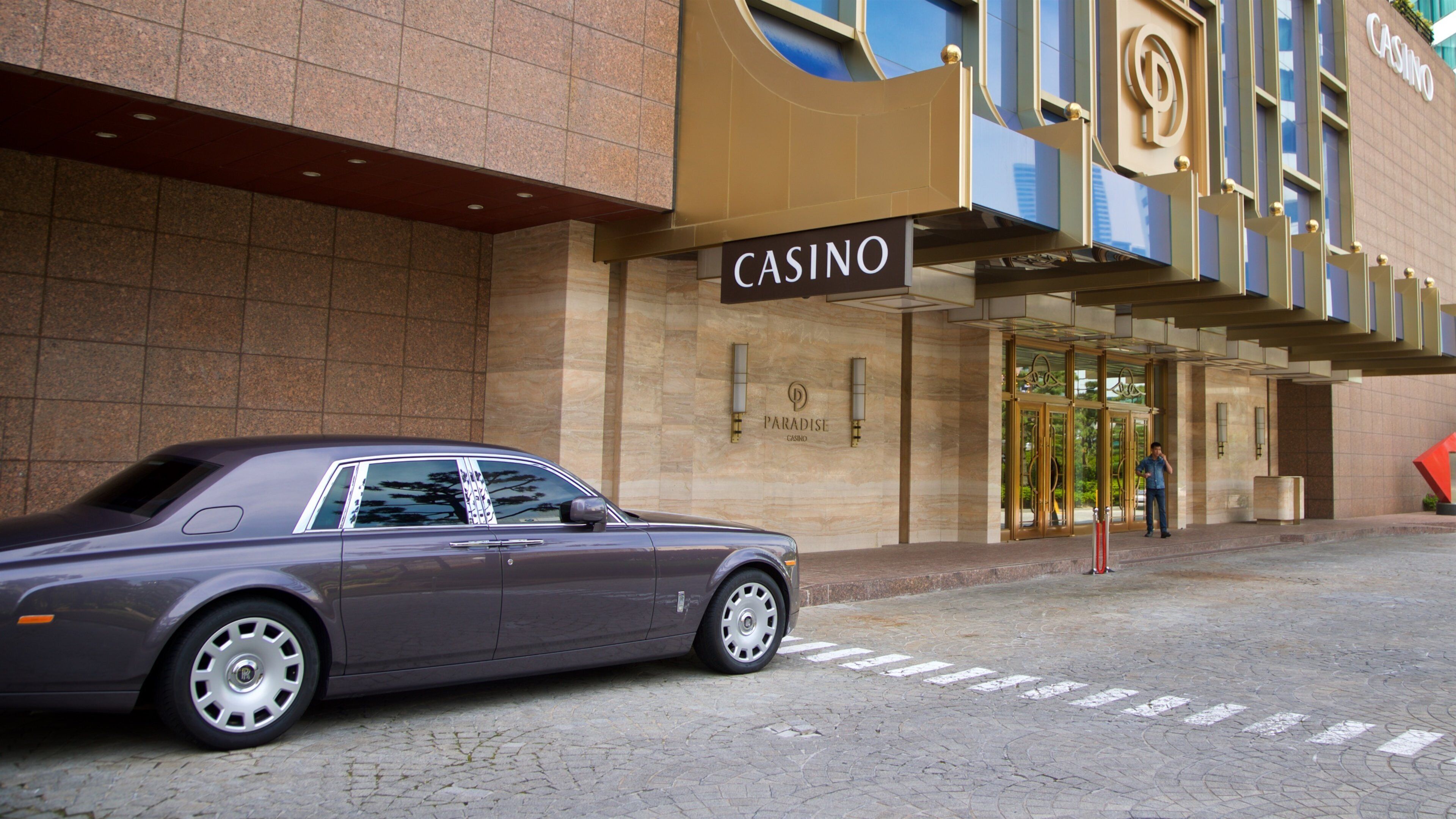 Paradise Casino showing signage