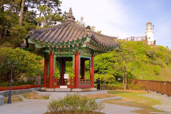 APEC Naru Park welches beinhaltet Geschichtliches, Park und Leuchtturm