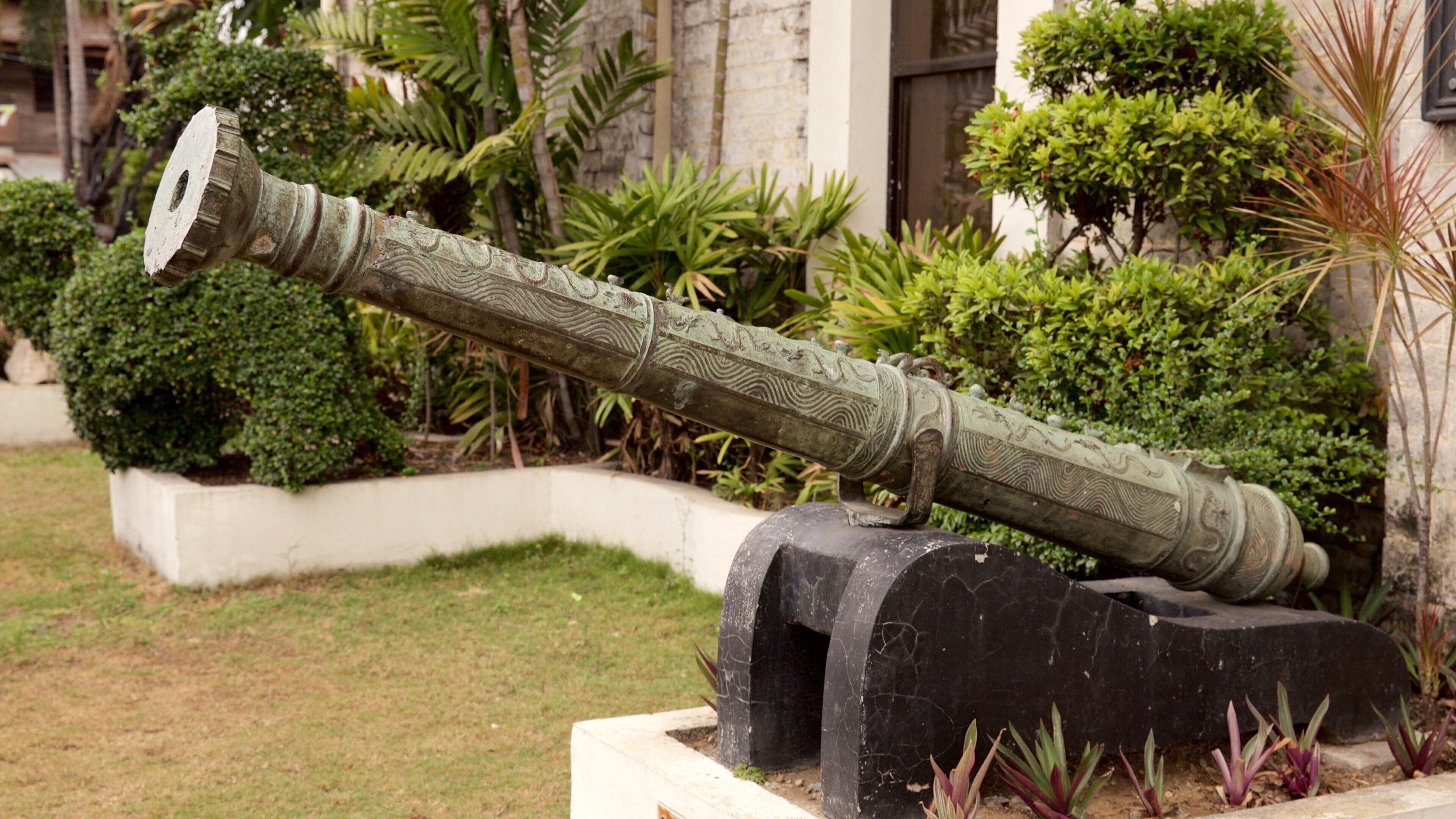 Isola di Cebu mostrando esercito e giardino