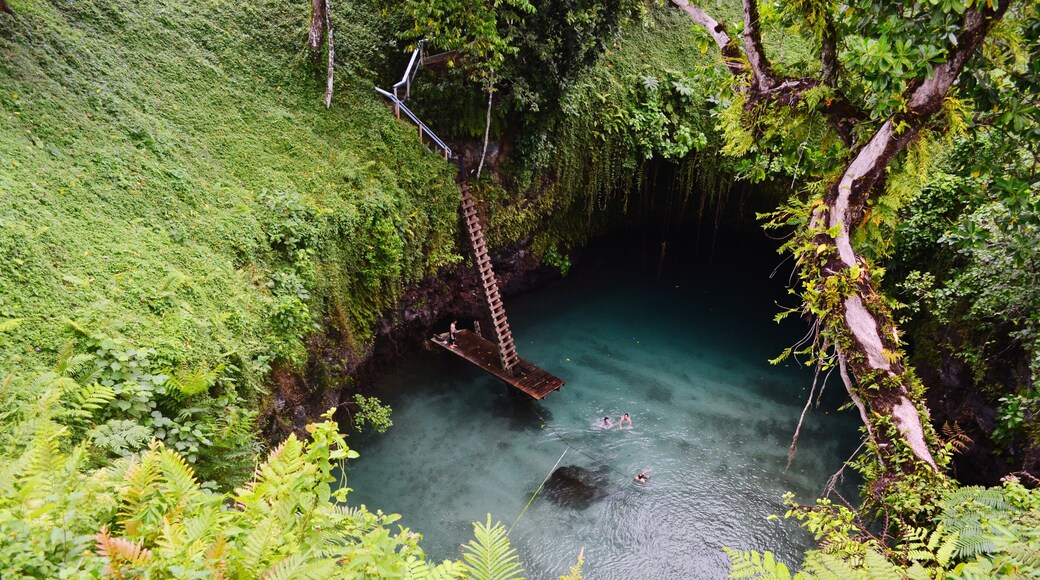 To-Sua Ocean Trench