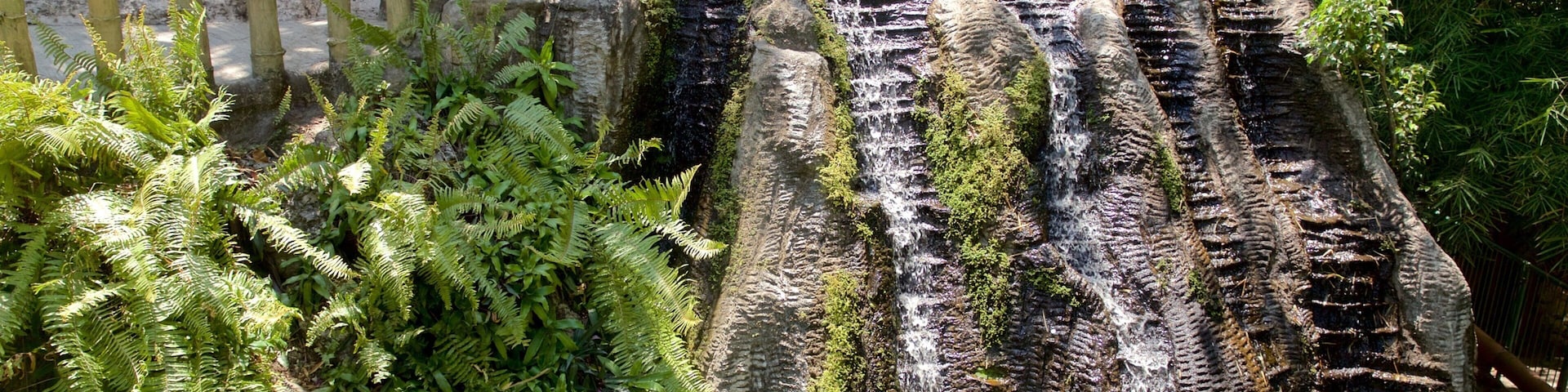 Santuário de Simala caracterizando uma cachoeira e um jardim