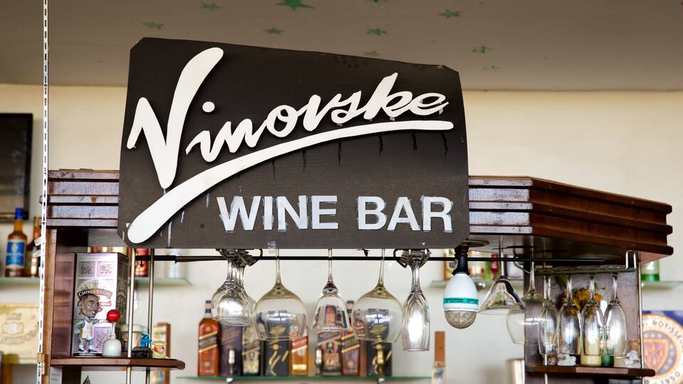 J Centre kjøpesenter som viser skilt