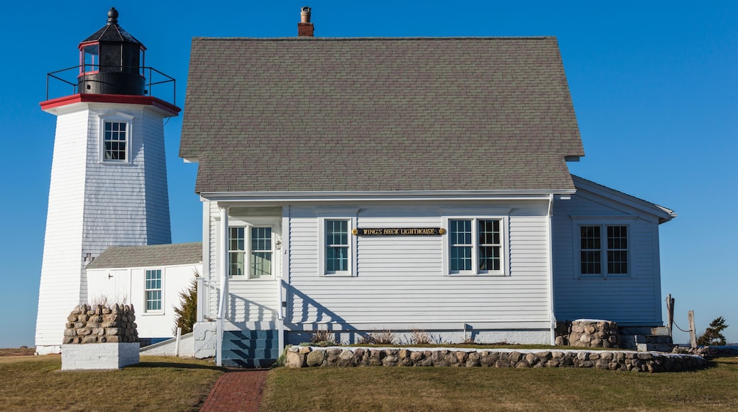 USA, Massachusetts, Cape Cod, Pocasset. Wings Neck Lighthouse.