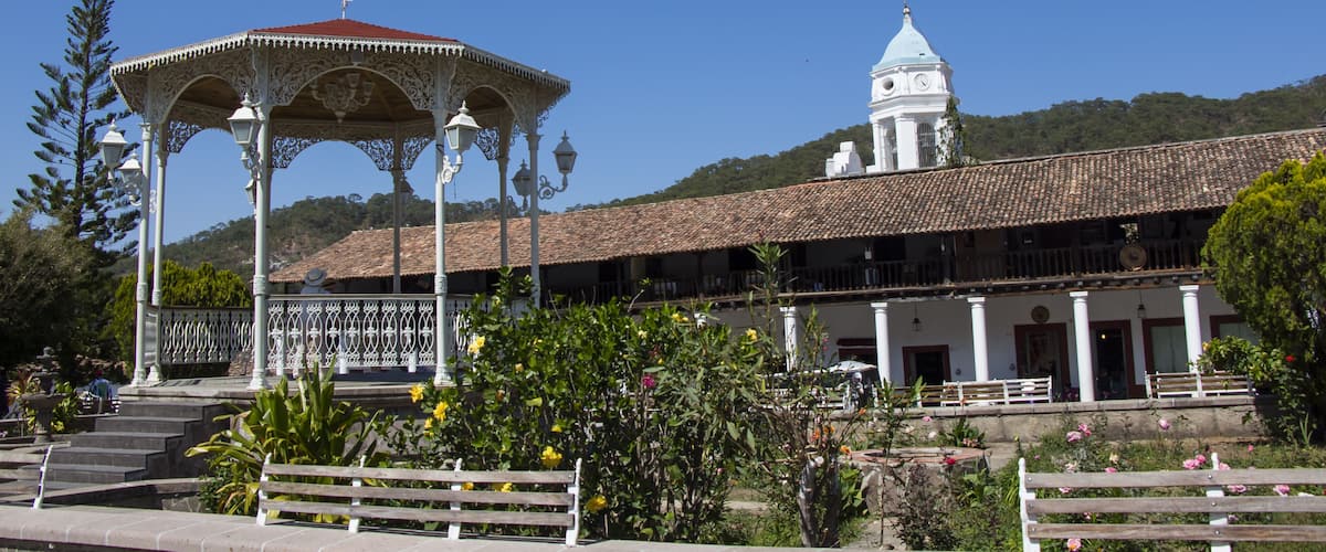 Centro de San Sebastian del Oeste