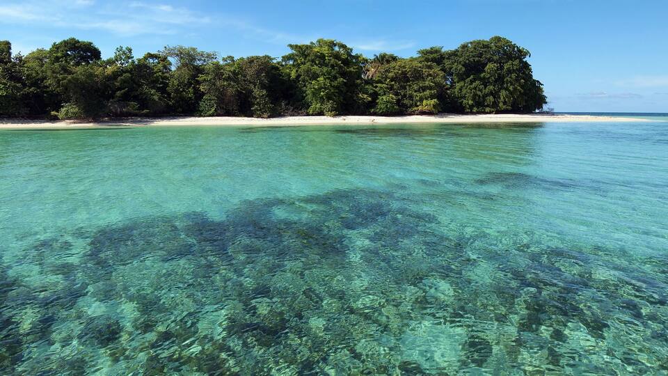 Panoramic view of a pristine island with white sandy beach and clear water, Caribbean sea, cayos Zapatilla, Bocas del Toro, Panama