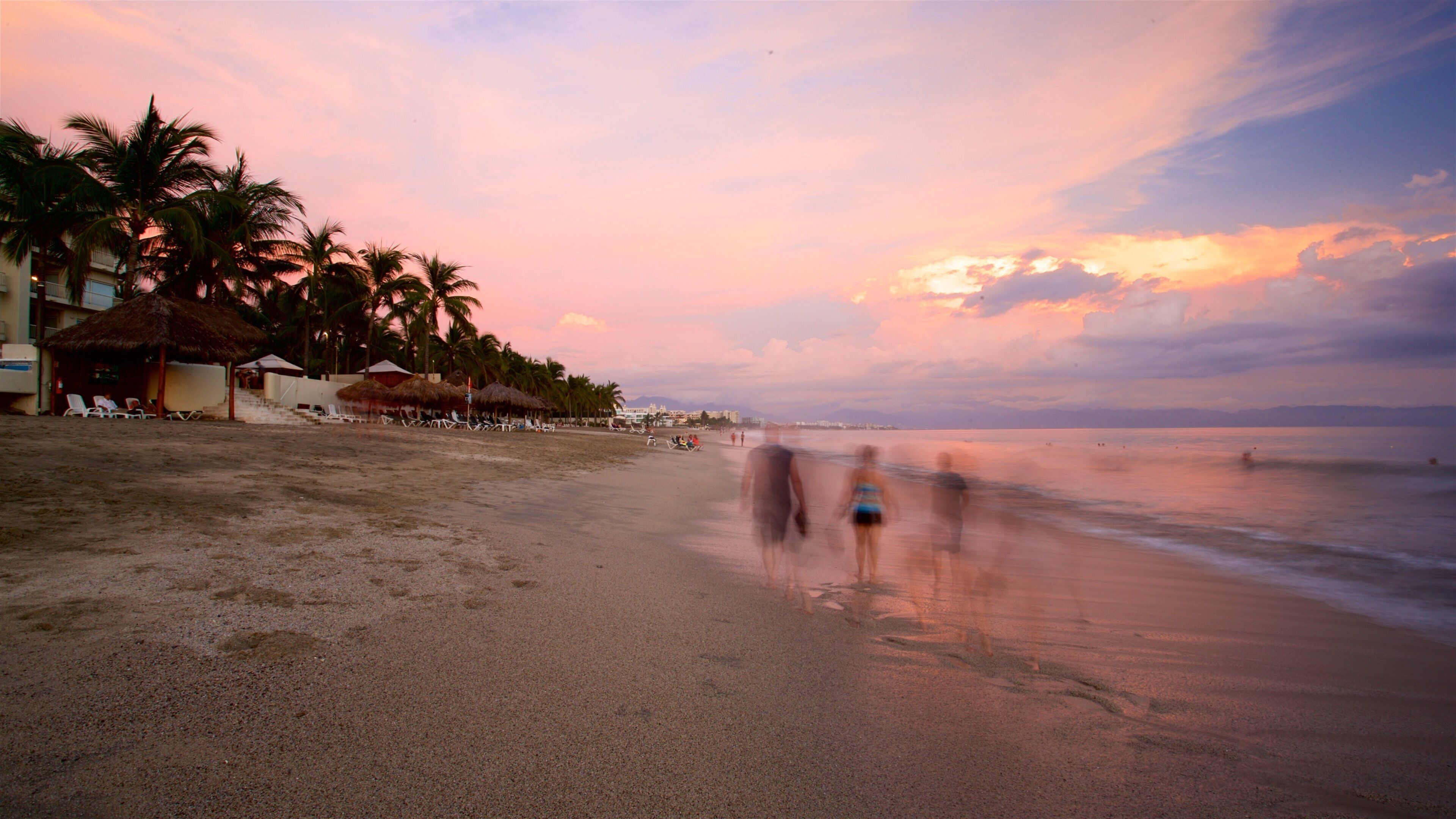 Bãi biển Nuevo Vallarta có tính năng bãi biển cát, cảnh bờ biển và hoàng hôn