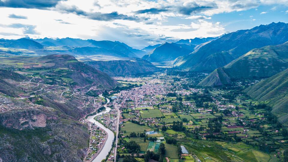 Sesión fotográfica con drone mavic pro, del poblado de Yucay Urubamba, capital del Valle Sagrado de los incas, en la Ciudad del Cusco