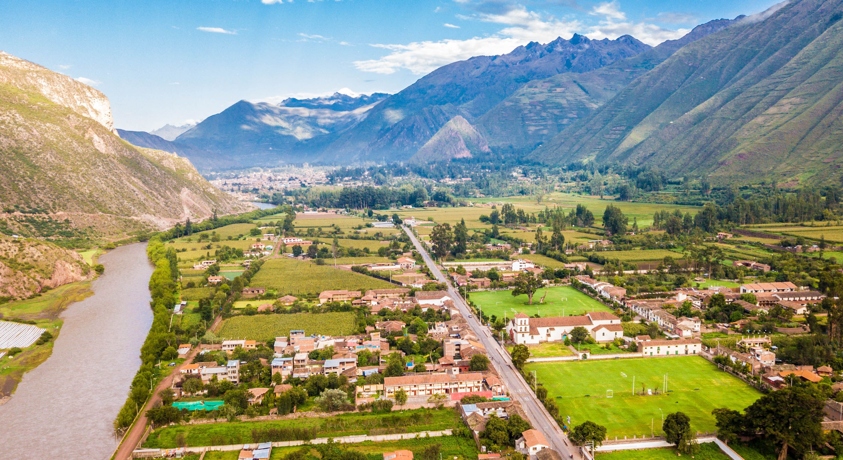 Sesión fotográfica con drone mavic pro, del poblado de Yucay Urubamba, capital del Valle Sagrado de los incas, en la Ciudad del Cusco