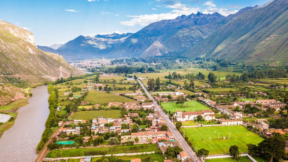 Sesión fotográfica con drone mavic pro, del poblado de Yucay Urubamba, capital del Valle Sagrado de los incas, en la Ciudad del Cusco