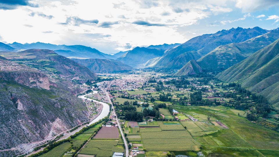 Sesión fotográfica con drone mavic pro, del poblado de Yucay Urubamba, capital del Valle Sagrado de los incas, en la Ciudad del Cusco