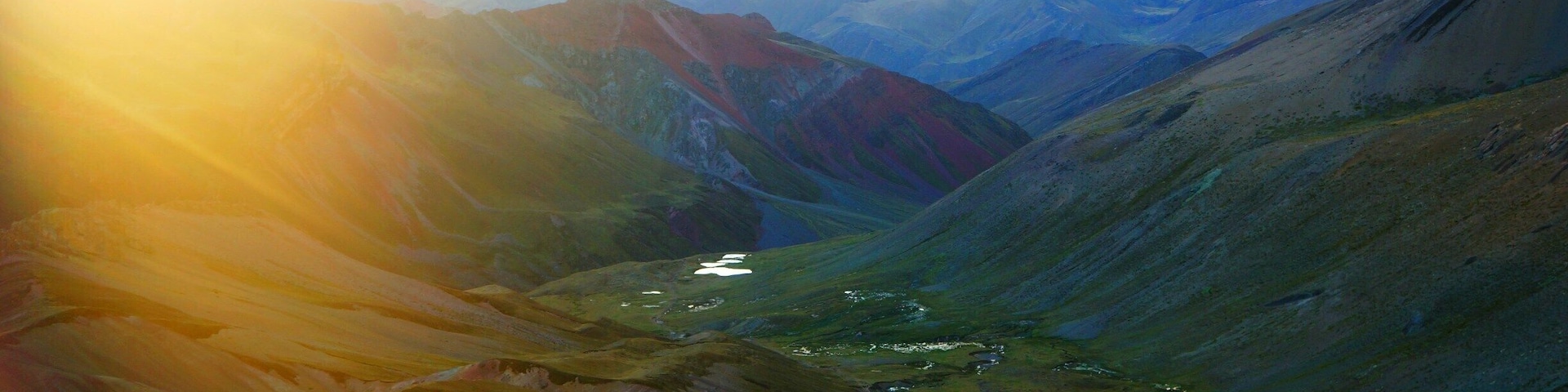 We woke up at 4am to climb to the top of Rainbow Mtn/Vinicunca. And we were greeted with this beautiful sunrise! Literally breathtaking, as we were at 17,000 feet or 5,200 metres! Take your time! Enjoy.