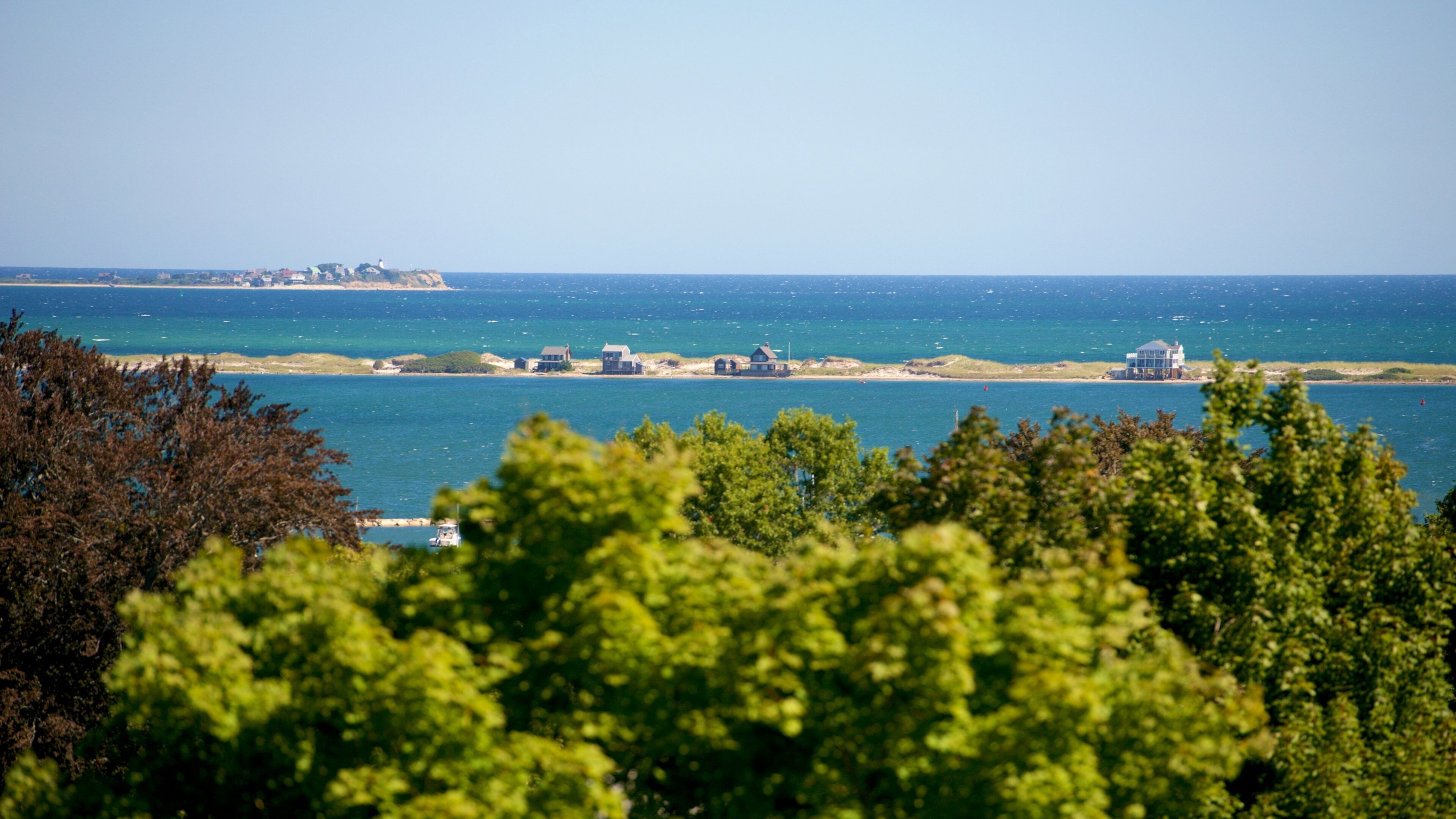 Nghĩa trang Burial Hill có tính năng cảnh bờ biển
