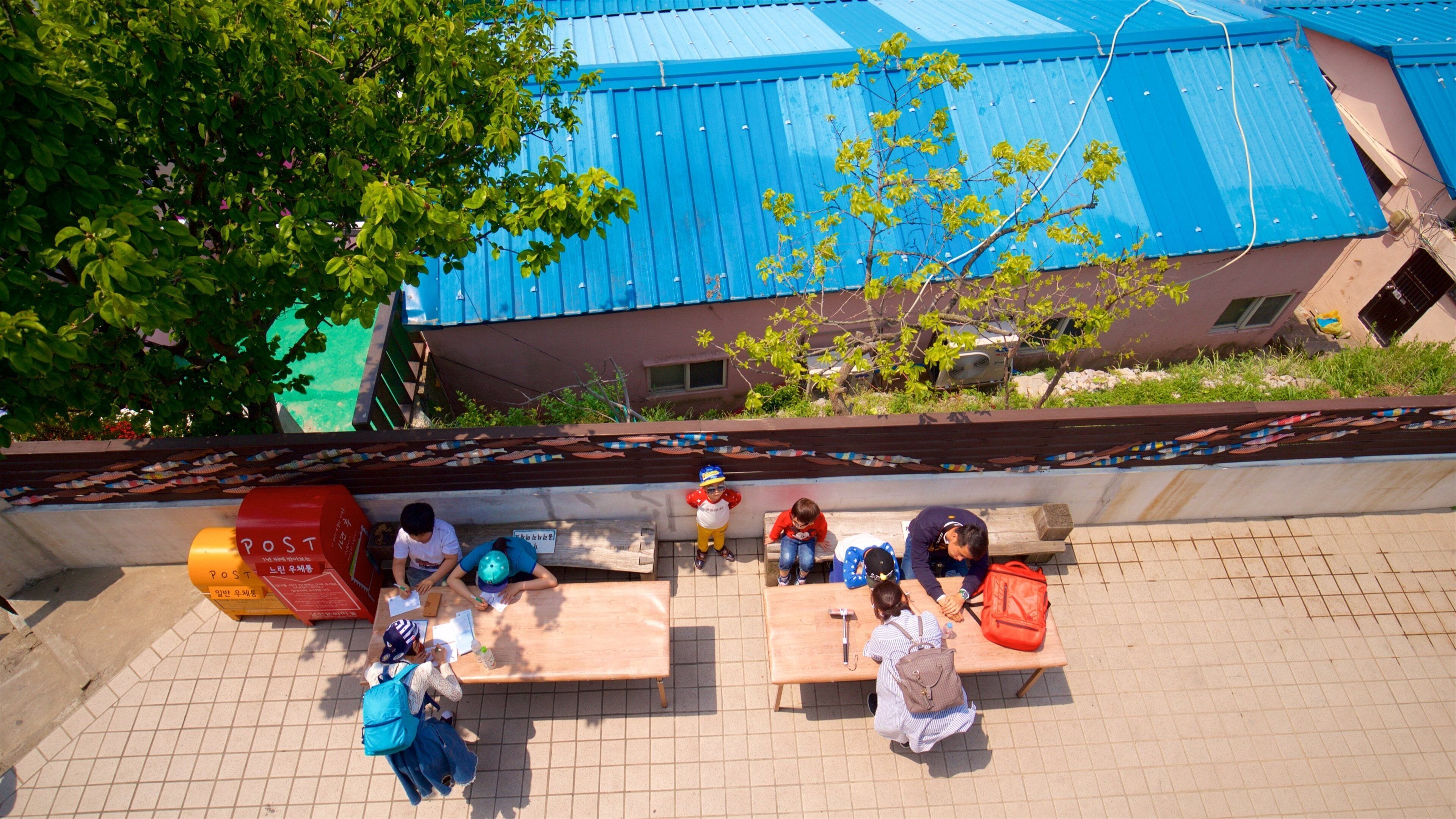 Gamcheon Culture Village cosi come un piccolo gruppo di persone